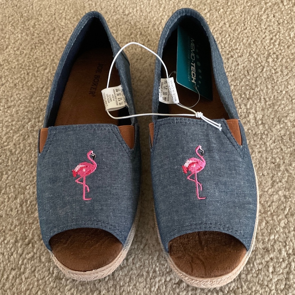 size 8, new condition, denim and flamingo 🦩 sandals